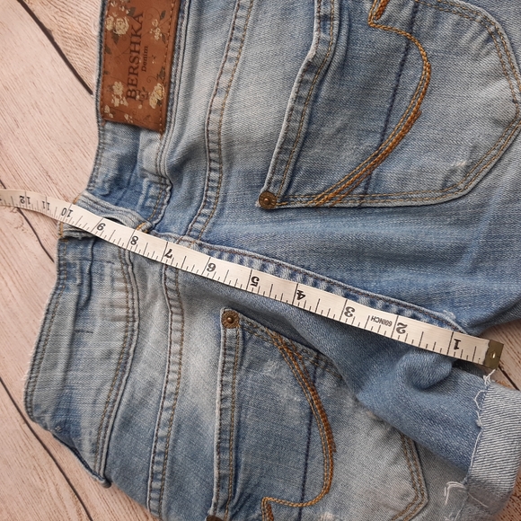 Bershka skinny Cut off Jean shorts medium wash 26 / 4 - Picture 7 of 7